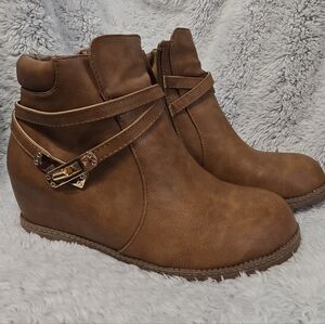 TOP Moda Tan Ankle Booties with Gold Accents